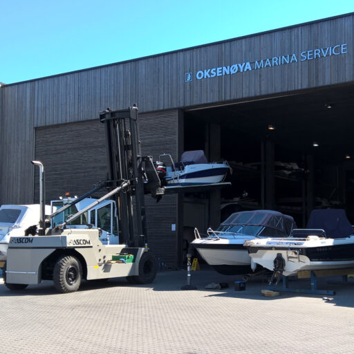 Negativ gaffeltruck (marine forklift)